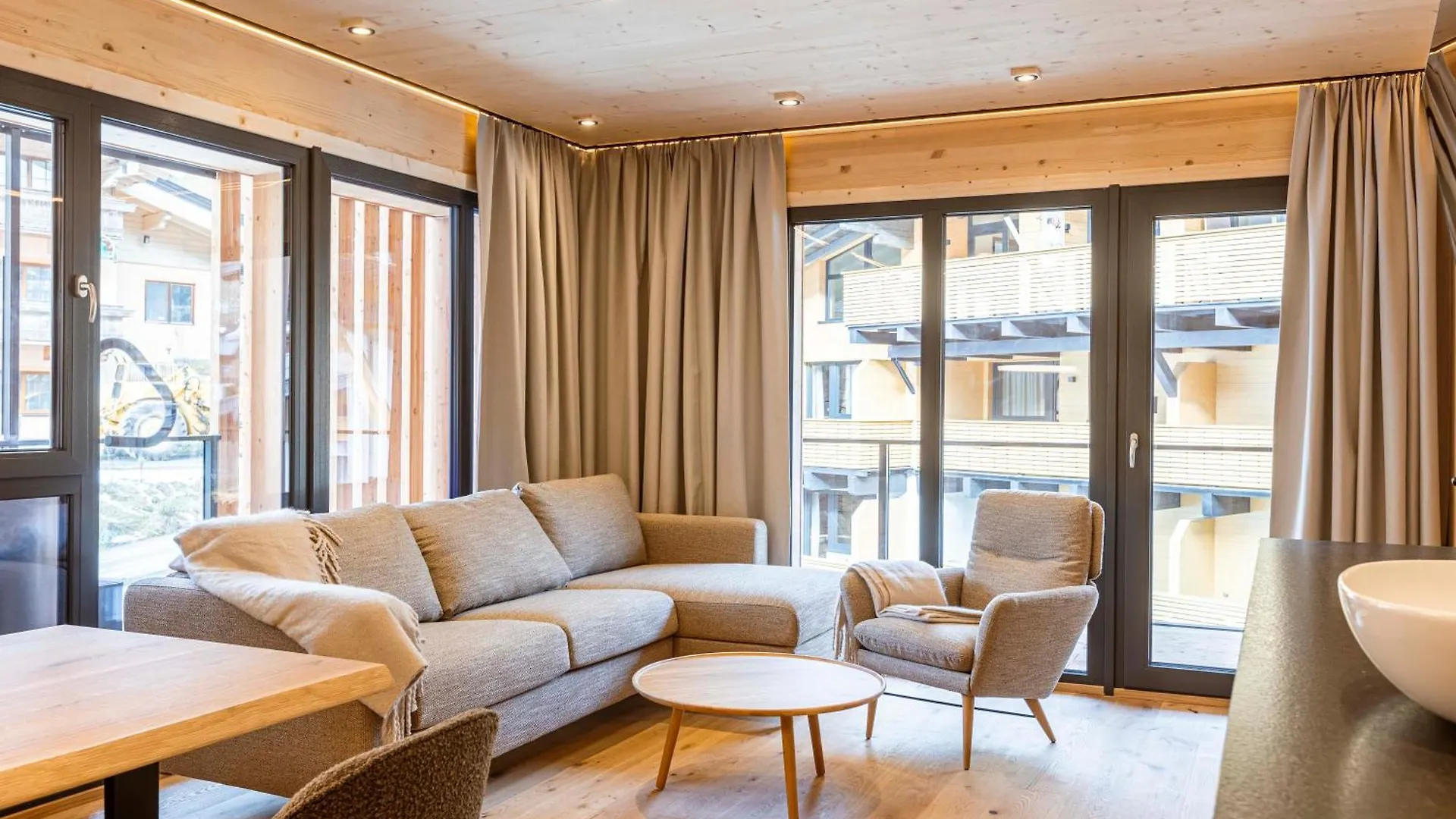 Aparthotel Saalbach Suites By Alps Resorts