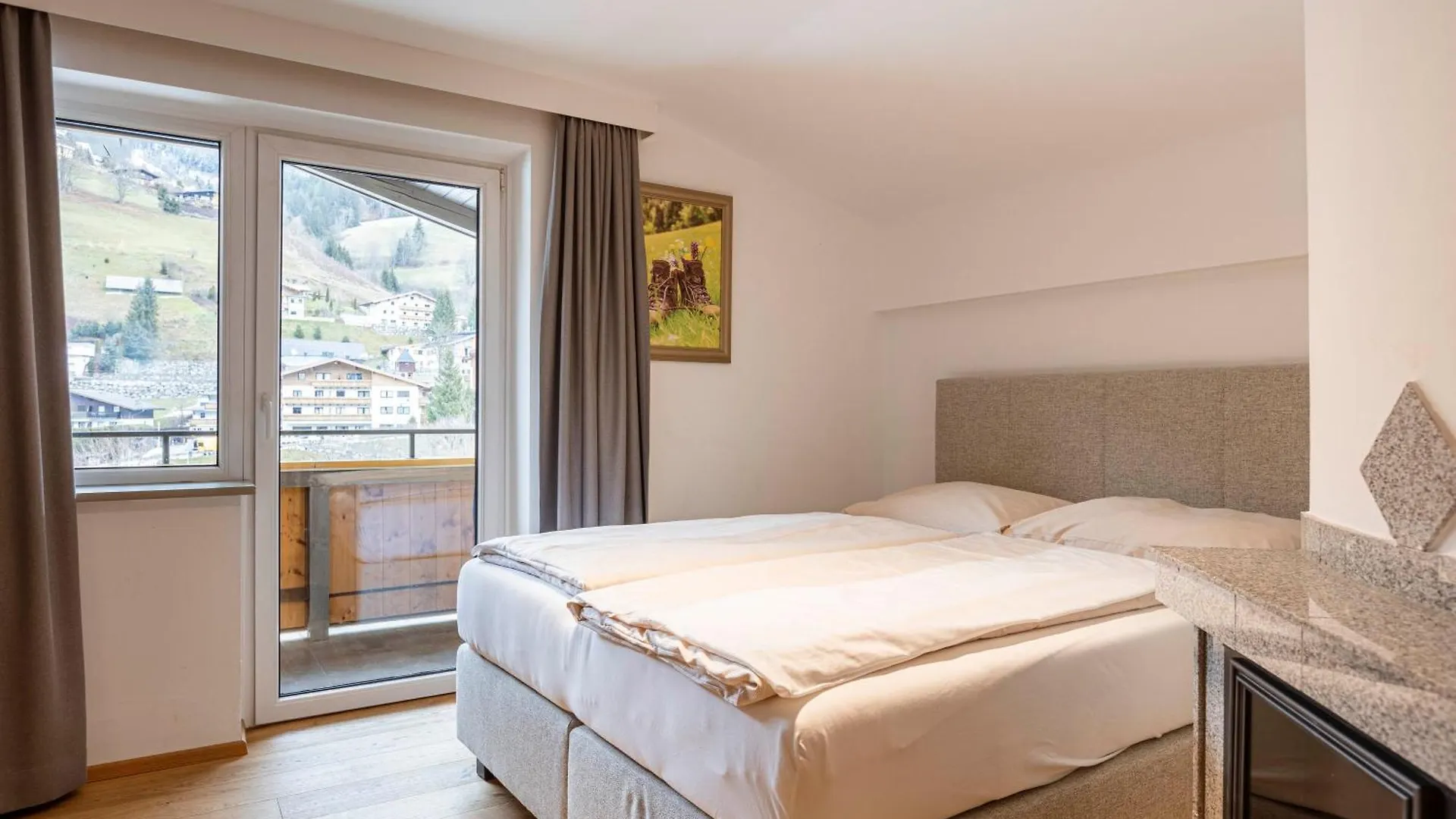 Aparthotel Saalbach Suites By Alps Resorts